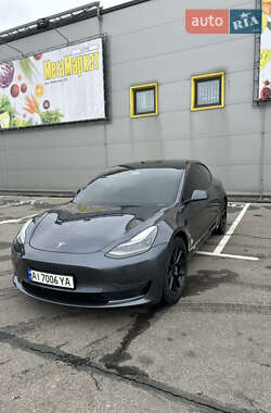 Седан Tesla Model 3 2023 в Гатне