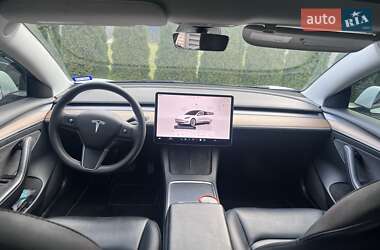 Седан Tesla Model 3 2022 в 