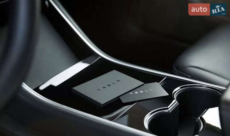 Седан Tesla Model 3 2018 в Києві