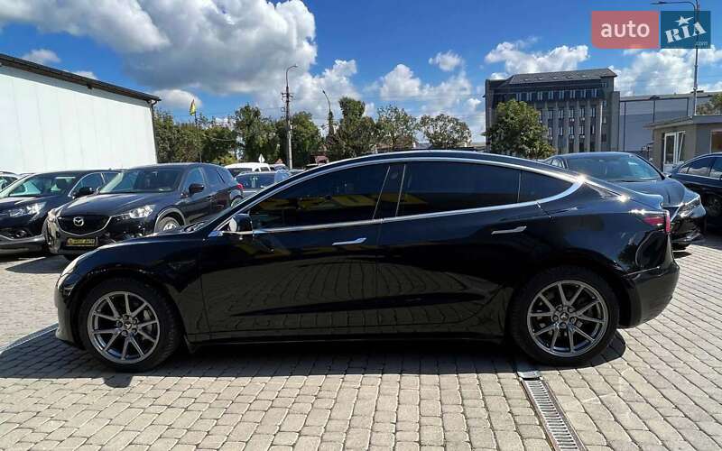 Седан Tesla Model 3 2019 в Івано-Франківську