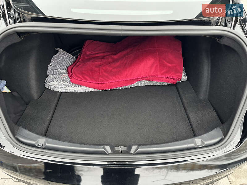 Седан Tesla Model 3 2018 в Вінниці