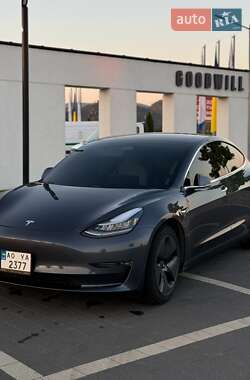 Седан Tesla Model 3 2020 в Мукачево