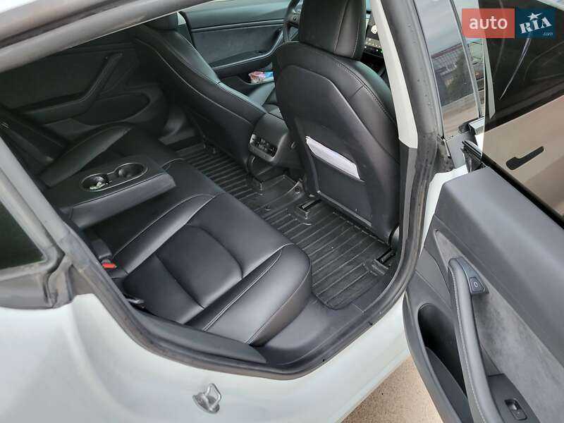 Седан Tesla Model 3 2020 в Житомирі
