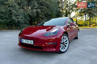 Седан Tesla Model 3 2022 в 