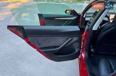 Седан Tesla Model 3 2022 в 