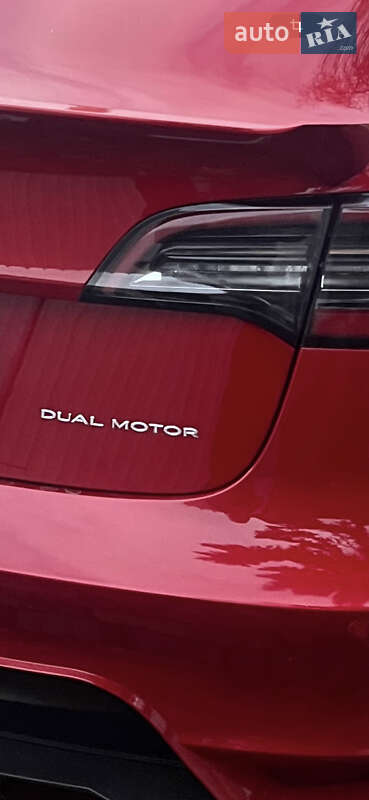 Седан Tesla Model 3 2022 в Киеве