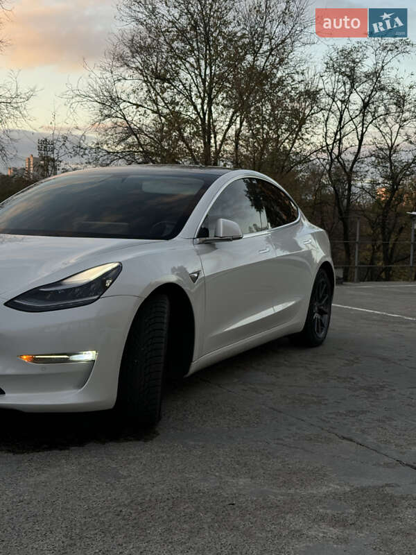 Седан Tesla Model 3 2019 в Дніпрі