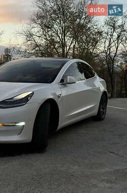 Седан Tesla Model 3 2019 в 
