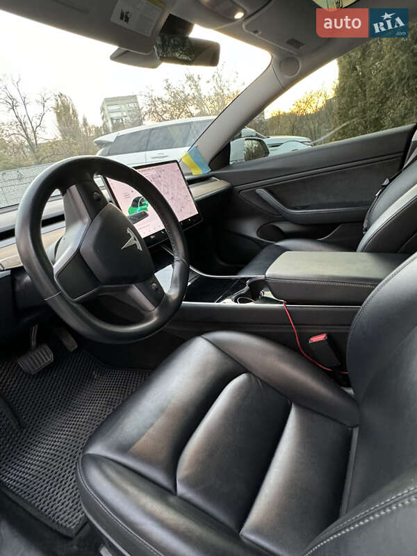 Седан Tesla Model 3 2019 в Дніпрі