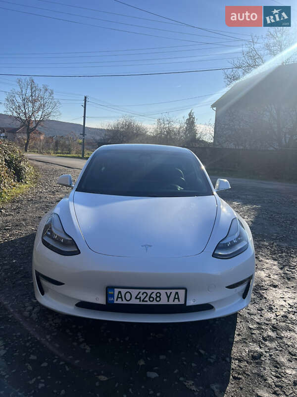 Седан Tesla Model 3 2019 в Ужгороді