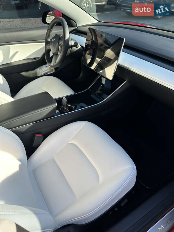 Седан Tesla Model 3 2019 в Нововолынске