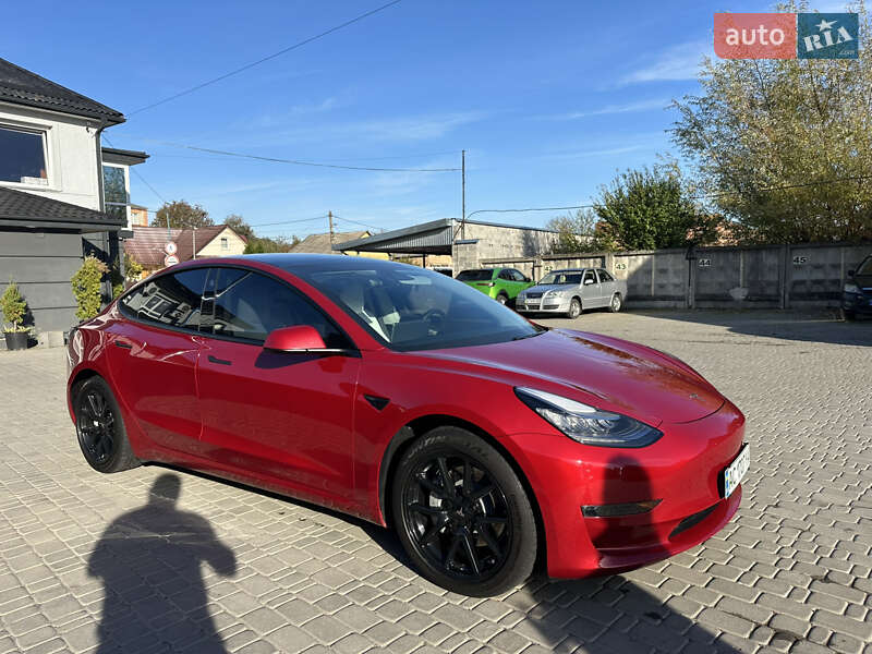 Седан Tesla Model 3 2019 в Нововолынске