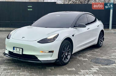 Седан Tesla Model 3 2020 в Дніпрі