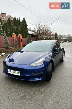 Седан Tesla Model 3 2021 в Киеве