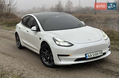 Седан Tesla Model 3 2021 в 