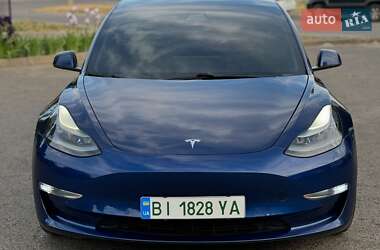 Седан Tesla Model 3 2021 в Львове