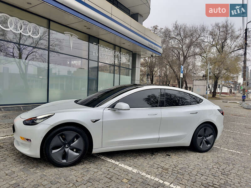 Седан Tesla Model 3 2019 в Дніпрі