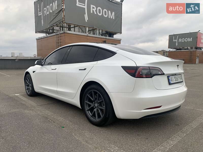 Седан Tesla Model 3 2021 в Києві