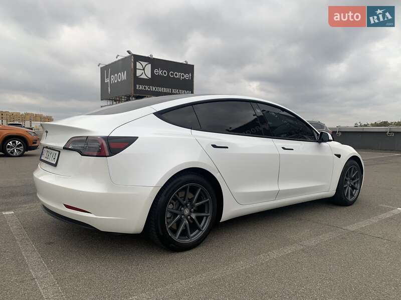 Седан Tesla Model 3 2021 в Києві