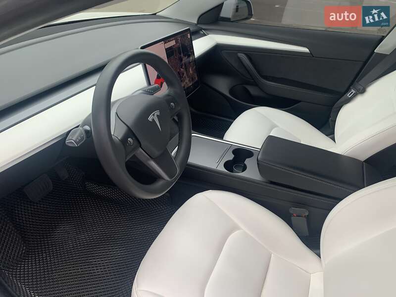 Седан Tesla Model 3 2021 в Києві