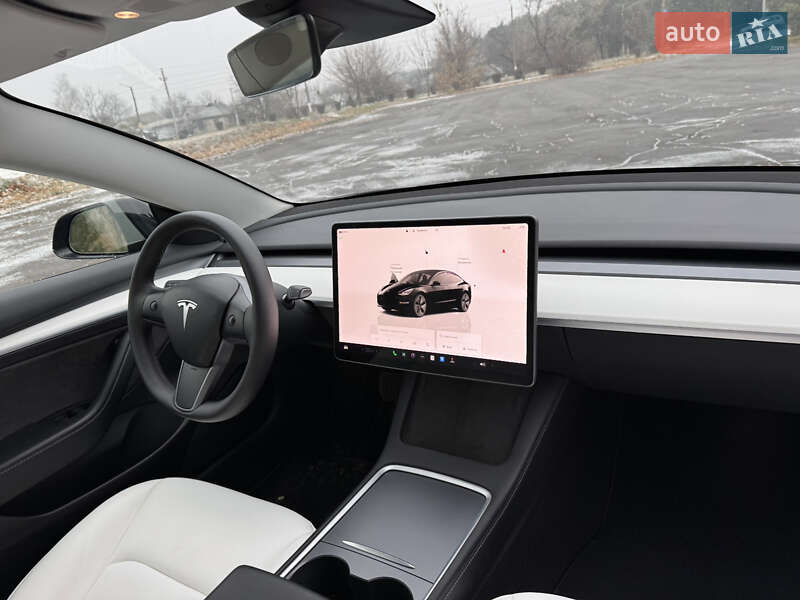 Седан Tesla Model 3 2022 в Горішніх Плавнях