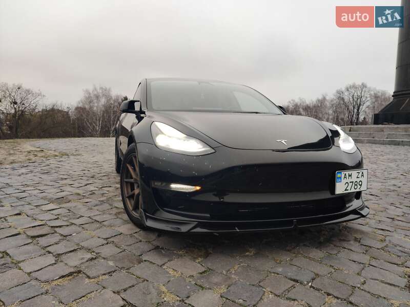 Седан Tesla Model 3 2022 в Житомирі