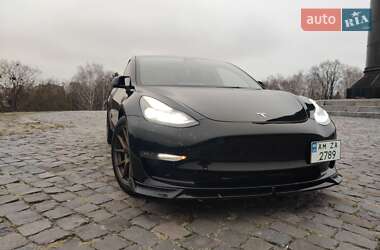 Седан Tesla Model 3 2022 в 