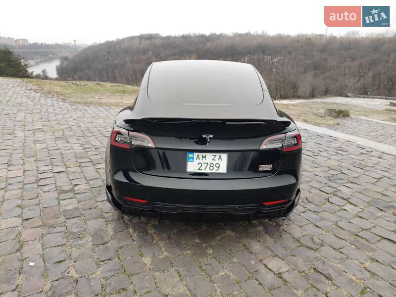 Седан Tesla Model 3 2022 в Житомирі