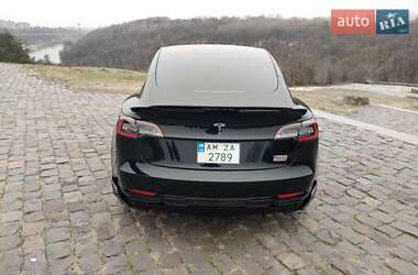 Седан Tesla Model 3 2022 в 