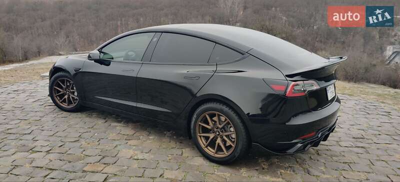 Седан Tesla Model 3 2022 в Житомирі
