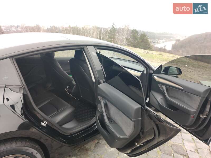 Седан Tesla Model 3 2022 в Житомирі