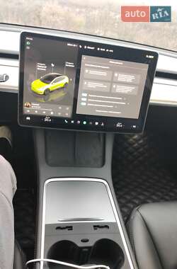 Седан Tesla Model 3 2022 в 