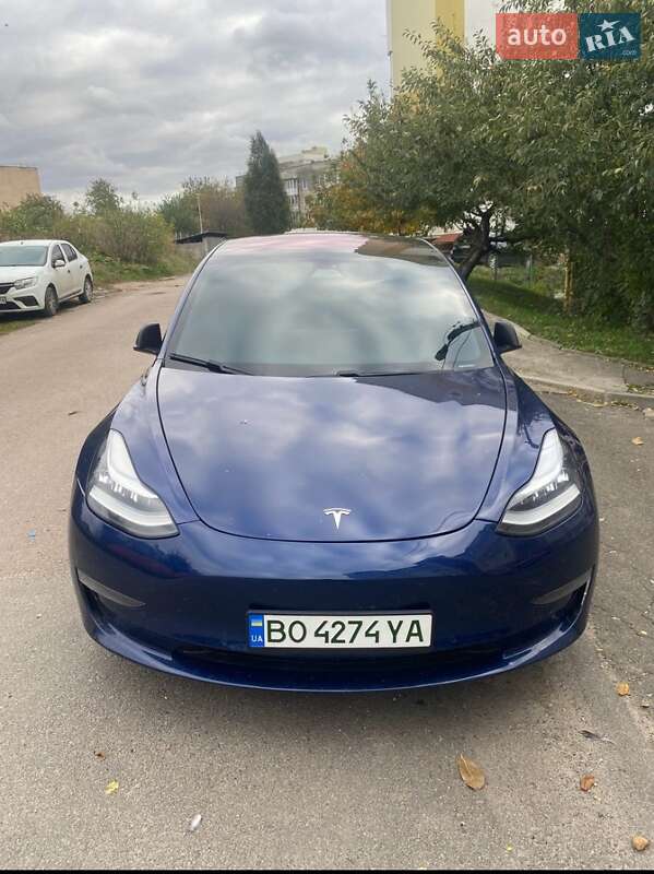 Седан Tesla Model 3 2018 в Львові