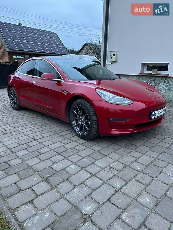 Седан Tesla Model 3 2018 в Маневичах