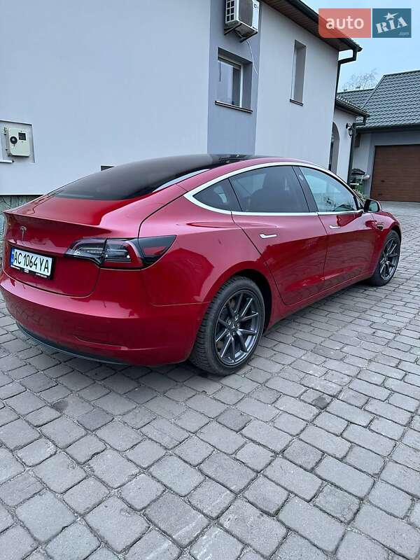 Седан Tesla Model 3 2018 в Маневичах