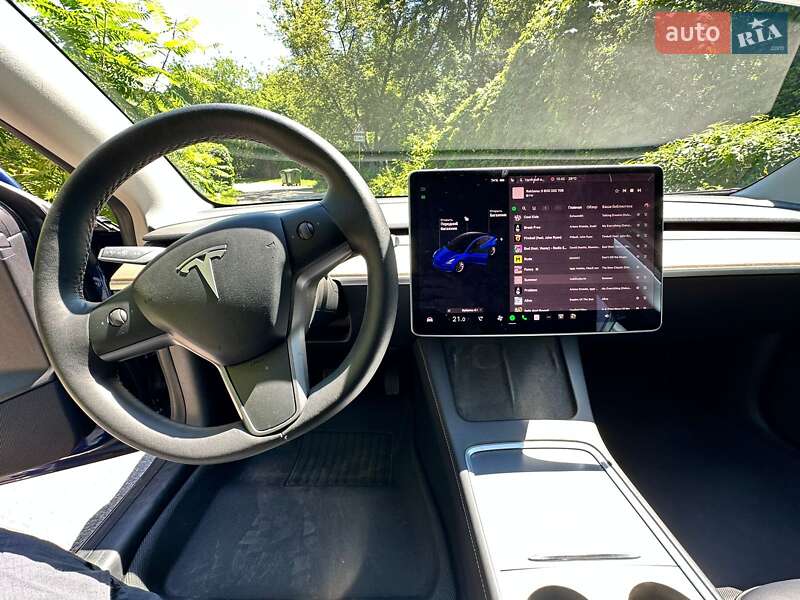 Седан Tesla Model 3 2021 в Киеве