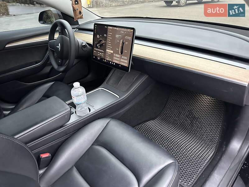 Седан Tesla Model 3 2022 в Житомире