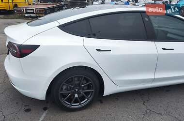 Седан Tesla Model 3 2020 в 
