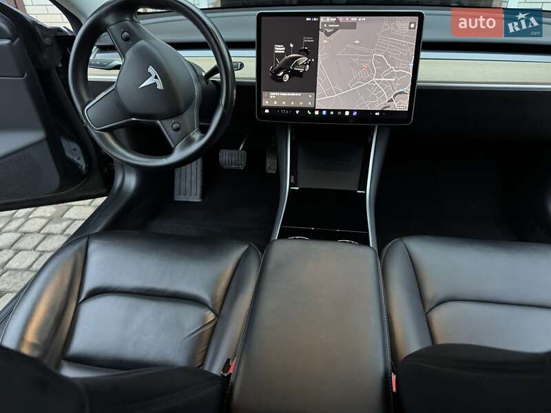 Седан Tesla Model 3 2019 в Виннице