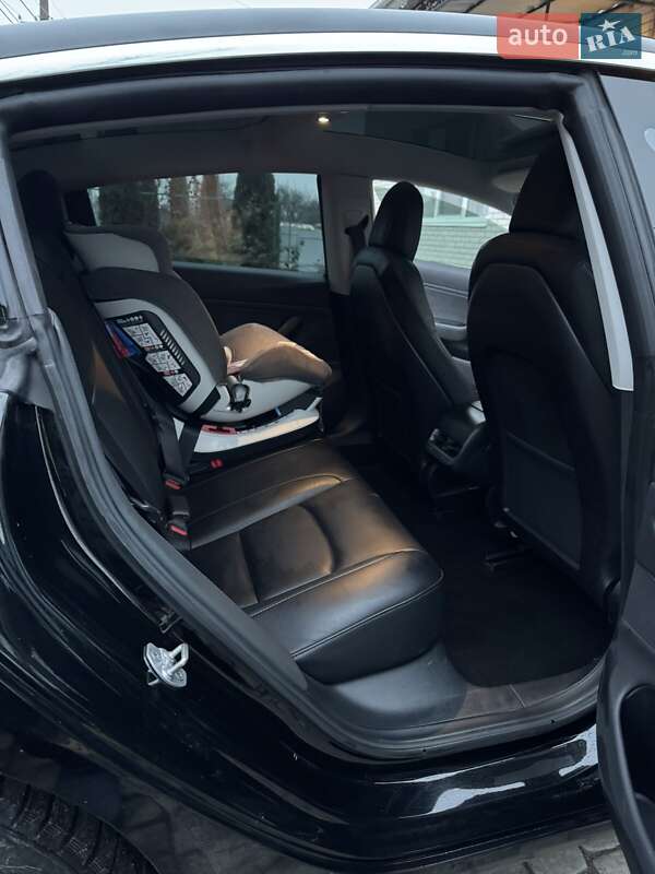 Седан Tesla Model 3 2019 в Виннице