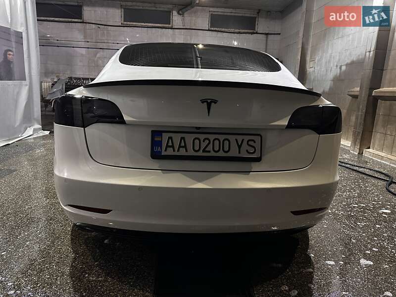 Седан Tesla Model 3 2019 в Киеве