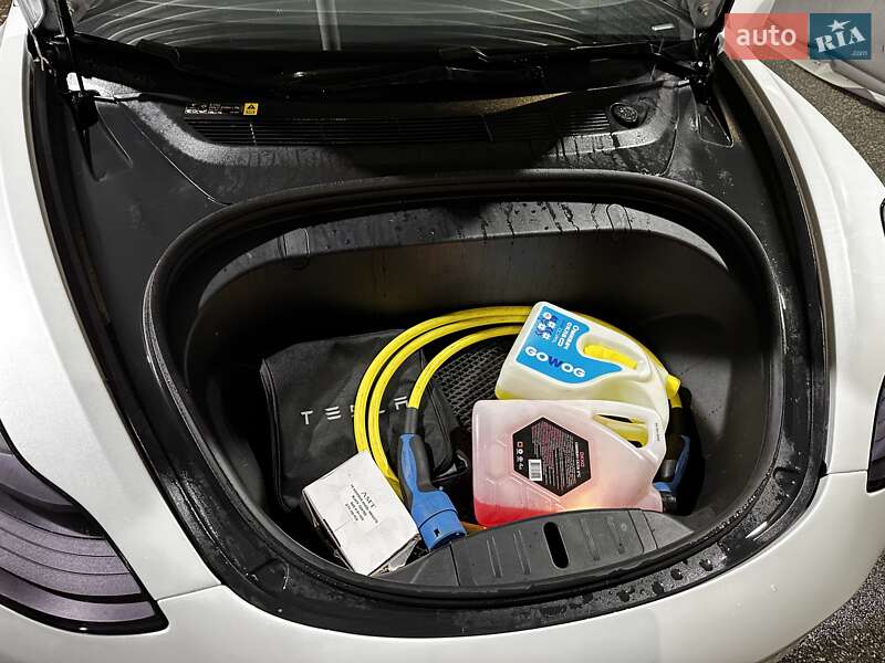 Седан Tesla Model 3 2019 в Киеве