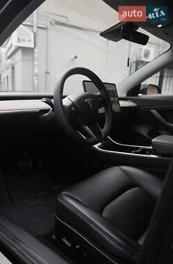 Седан Tesla Model 3 2019 в 