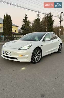 Седан Tesla Model 3 2021 в Львові