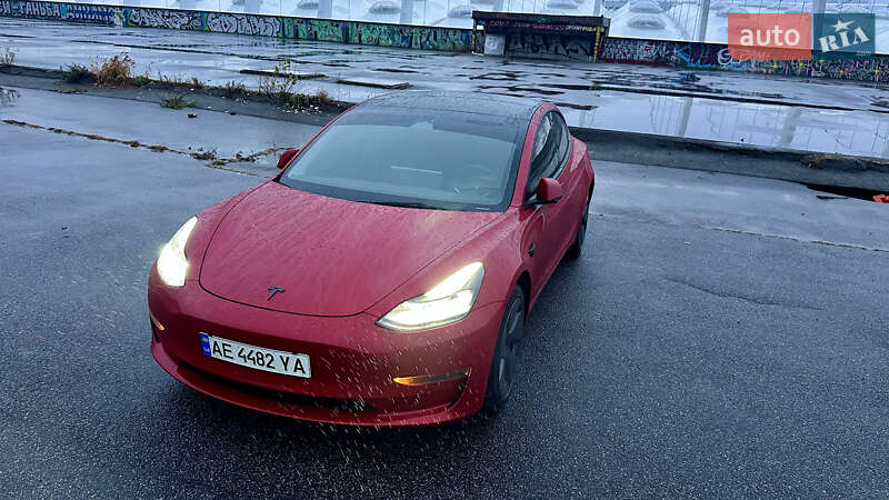 Седан Tesla Model 3 2023 в Києві