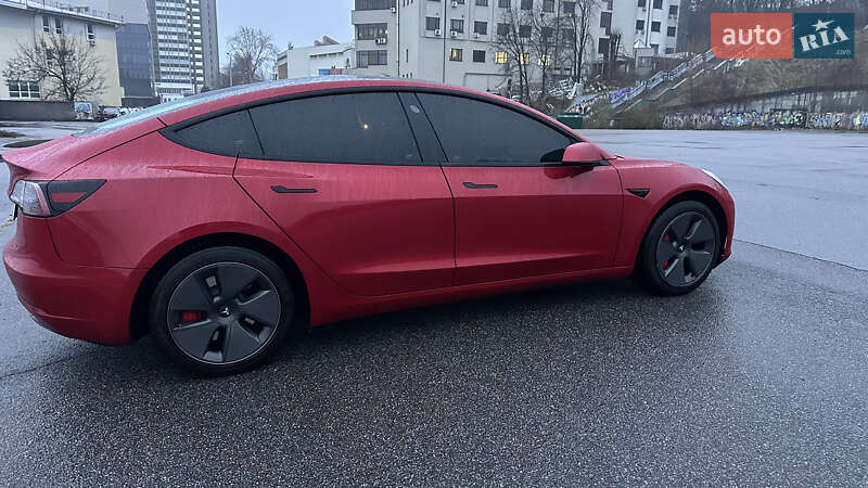 Седан Tesla Model 3 2023 в Києві
