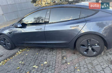 Седан Tesla Model 3 2023 в 