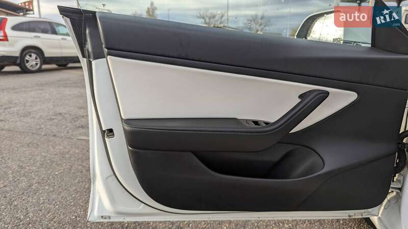 Седан Tesla Model 3 2020 в Днепре