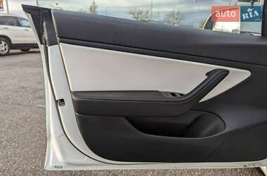 Седан Tesla Model 3 2020 в 