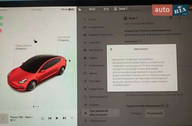 Седан Tesla Model 3 2022 в Киеве